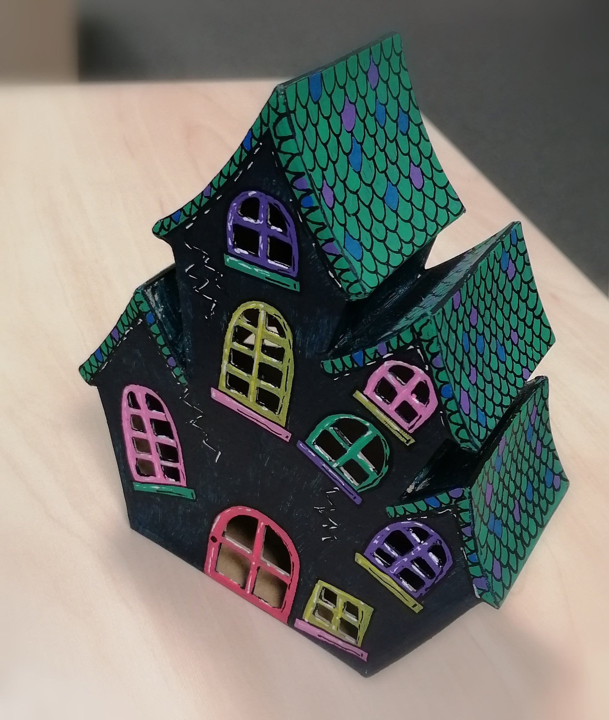 A Halloween house model decorated using POSCA